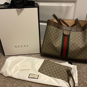 Gucci tote & wristlet set